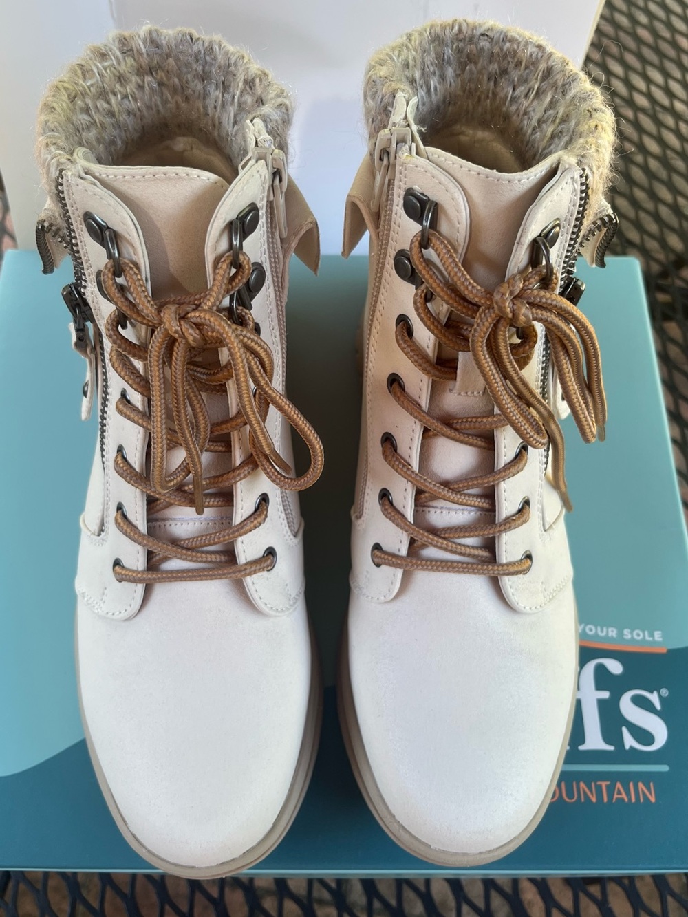 NWT Cliffs by White Mountain Lace-Up Ankle Boot- Hope Winter White Size 6.5 M